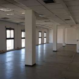 Vente Ensemble Immobilier Bureaux 2096M² 58 Parkings La Seyne 83500 Antoine Viallet 1